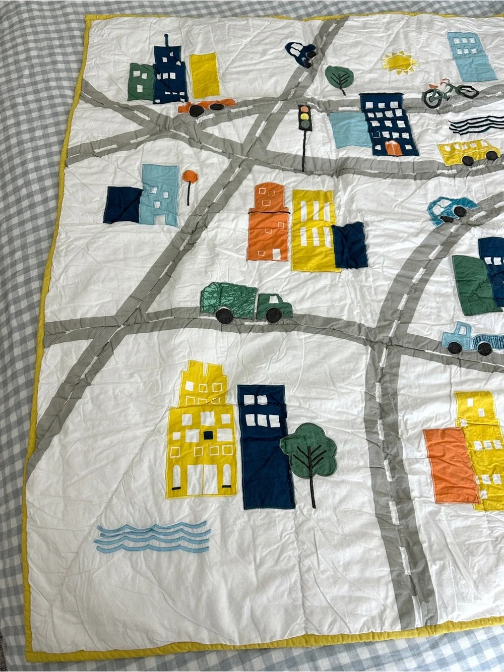 LAST CHANCE 🤍 Crate & Kids Cityscape Baby Quilt